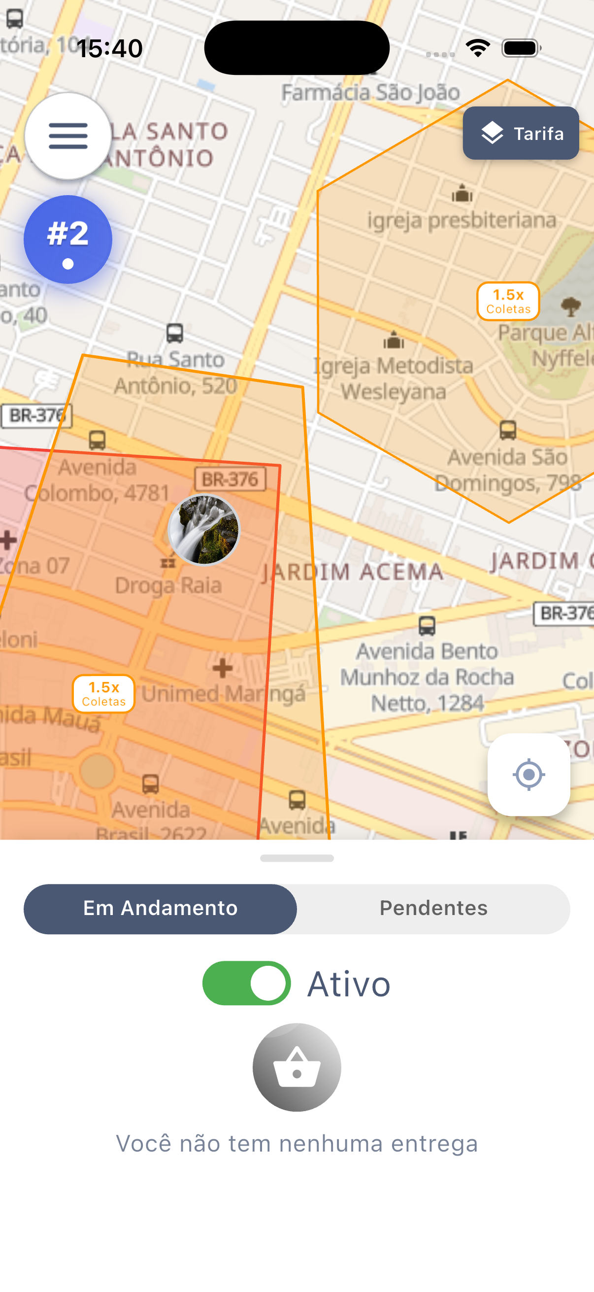 App do entregador mostrando áreas de tarifa dinâmica no mapa